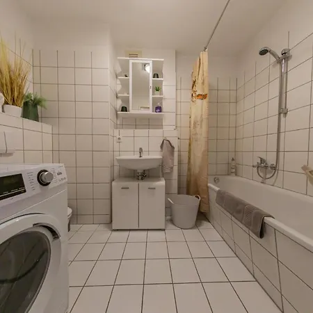 Spreewald-apartment, 75qm, 2 Schlafzimmer, Tiefgarage, Balkon, Netflix, Waschtrockner * Chociebuż